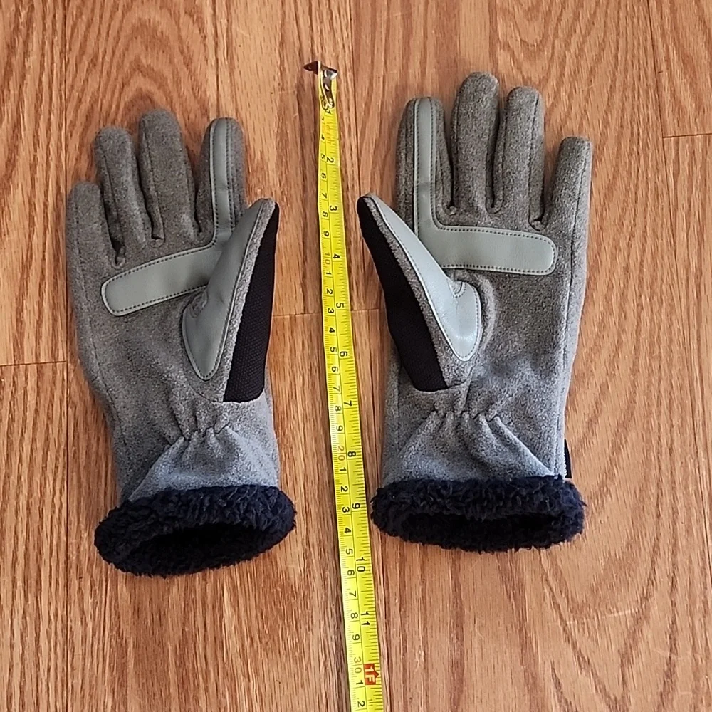 Isotoner‎ gloves size s/m